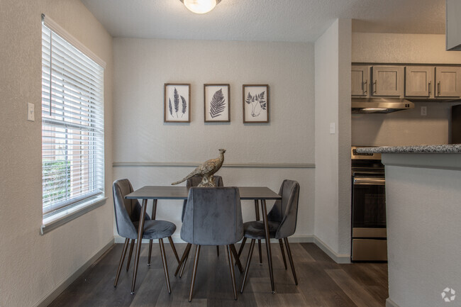 1 BR, 1 BA - 700 SF - Mira Bella