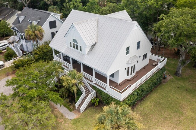 Building Photo - 1 Live Oak Dr