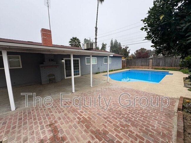 Building Photo - 1937 Chinowth St