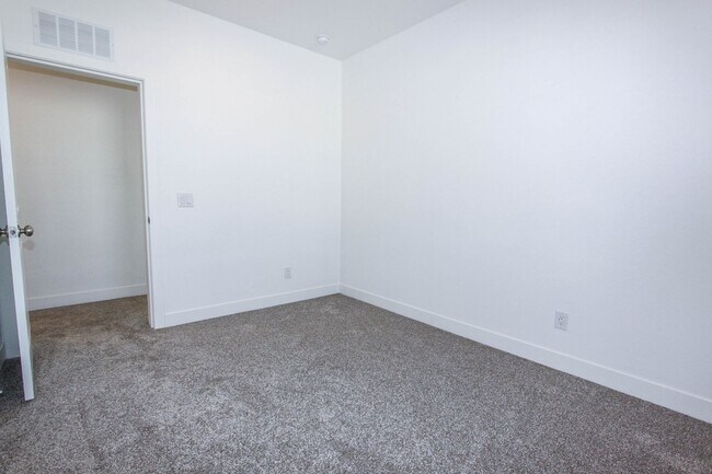 Building Photo - New Manufactured Home in Paulden