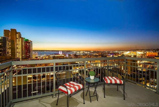 Building Photo - 300 W Beech St