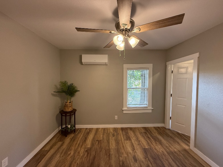 Building Photo - 843 Rigsby Ave