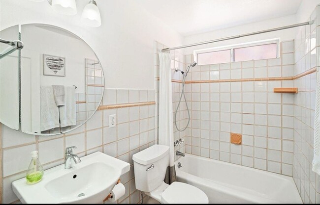 Building Photo - OPEN HOUSE 5/1   12-2pm. .Modern & Comfort...