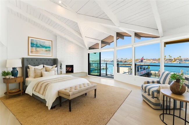 Building Photo - 404 S Bay Front