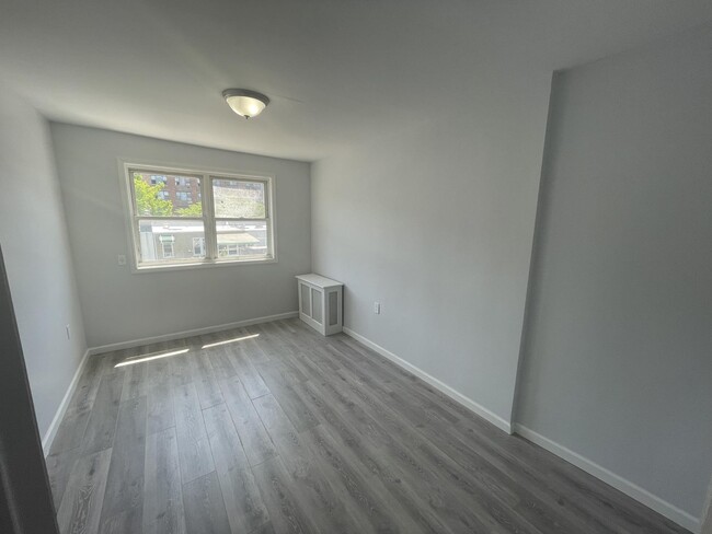 Building Photo - 18 Avenue O