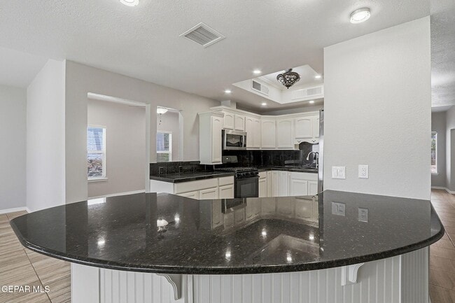 Building Photo - 825 Dulce Tierra Dr