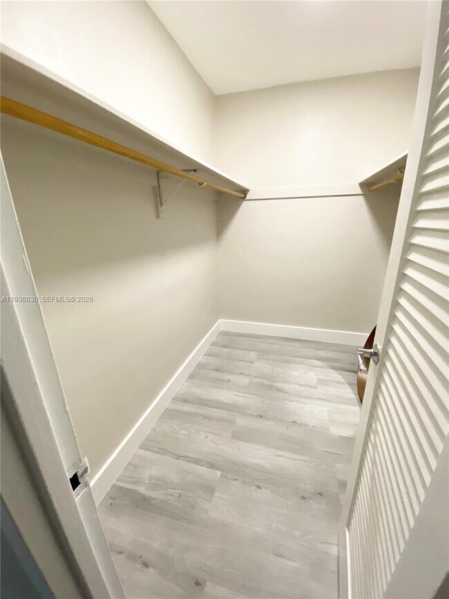 Building Photo - 4001 S Ocean Dr