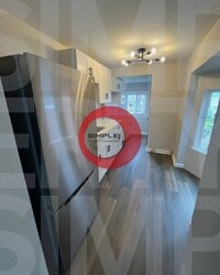 Building Photo - Three Bedroom Townhome