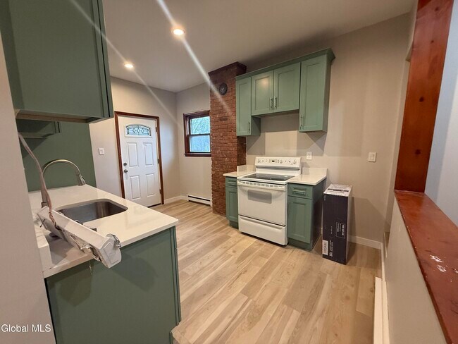 Building Photo - 38 State St