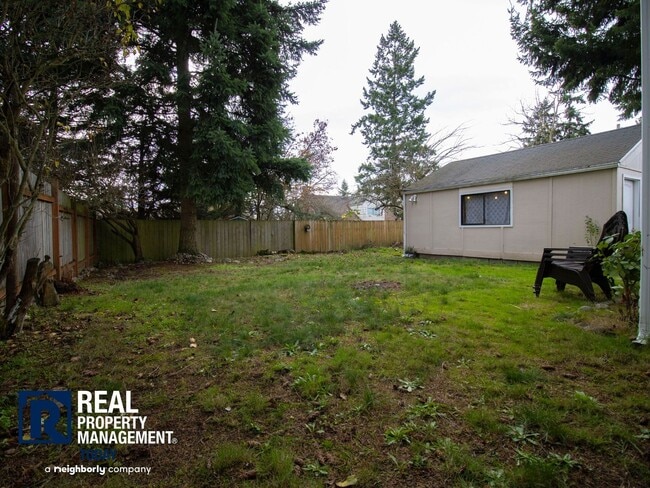 Building Photo - Charming 2 Bedroom Home with Large Yard & Garage!