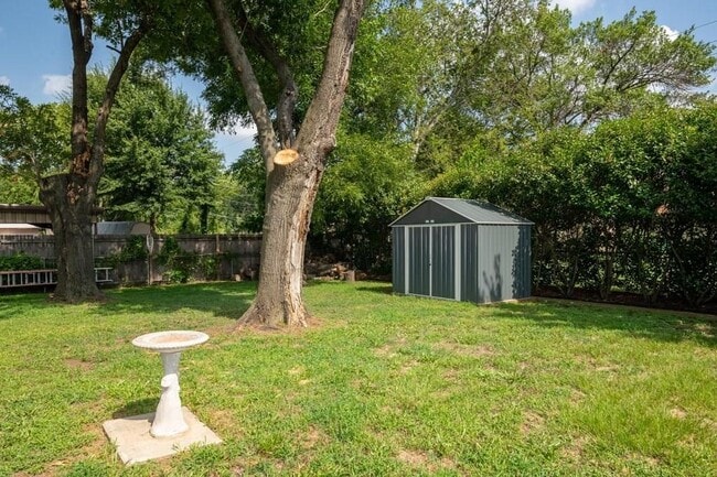Building Photo - 7012 Greenlee St