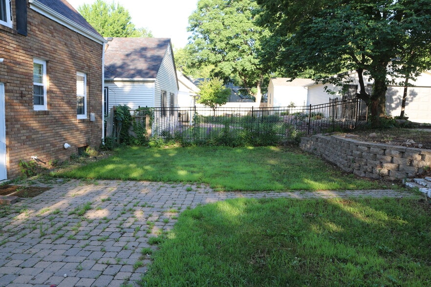 Building Photo - 620 E Wiswall Pl