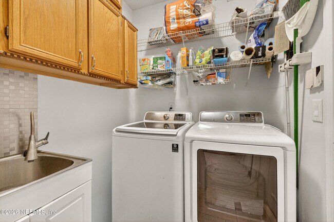 Building Photo - 9370 Jaybird Cir E