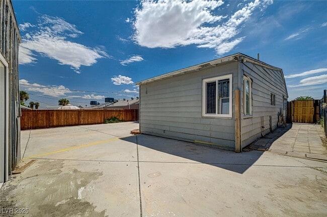 Building Photo - 1405 E Bridger Ave