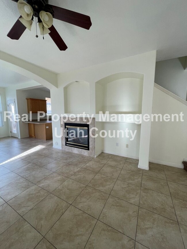 Building Photo - Stunning Townhome in Lehi