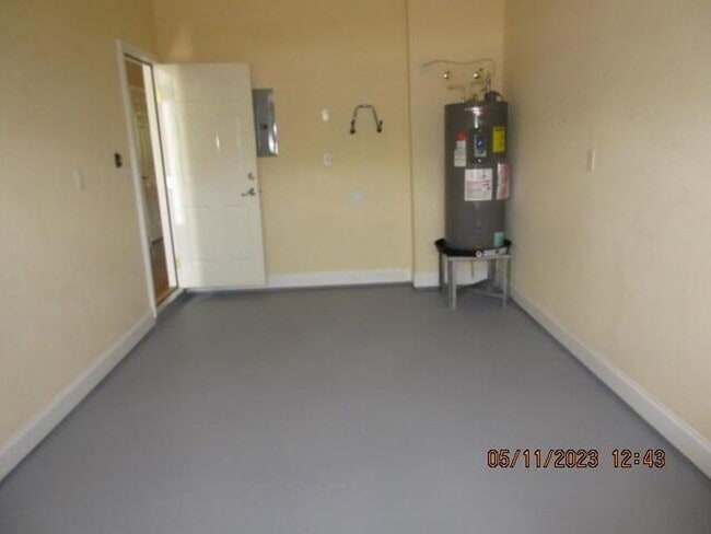 Building Photo - Upgraded End-Unit Townhome Minutes From Eglin AFB