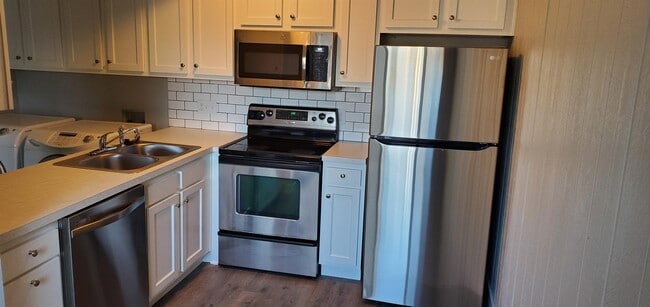 Building Photo - 13605 E Yale Ave