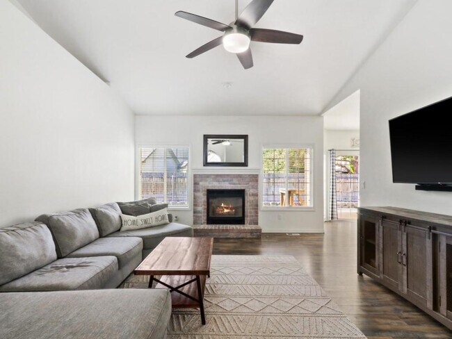 Building Photo - 695 W Riodosa Dr