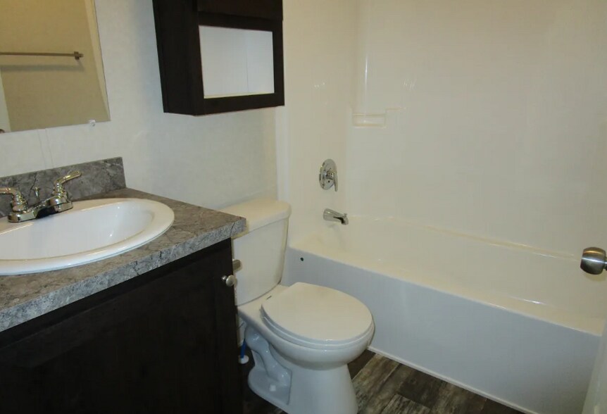 Building Photo - 415 Deerfield Ln