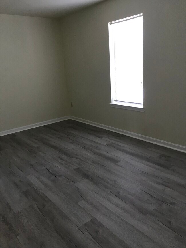 Building Photo - 1111 Cambridge Ct