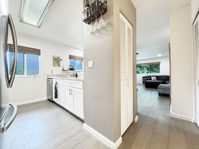 Building Photo - Pet Friendly Kailua Townhouse with A/C