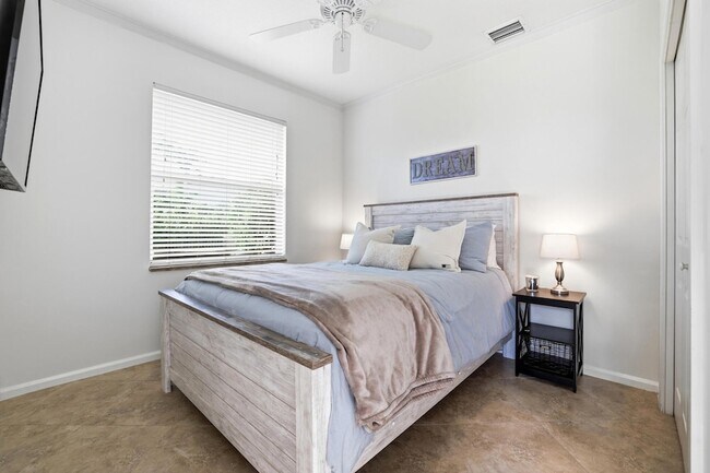 Building Photo - 1350 Pampas Way
