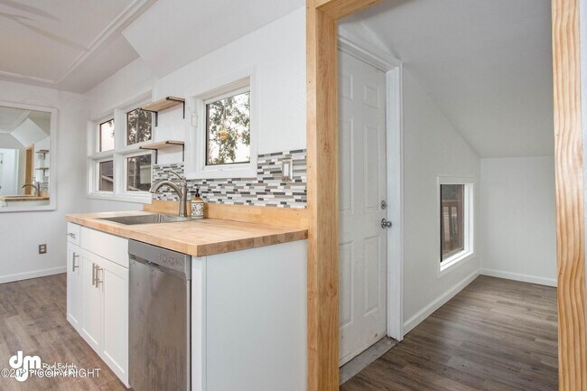 Building Photo - 2230 Candy Pl