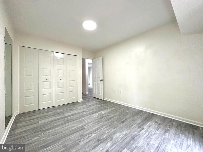 Building Photo - 8119 Inverness Ridge Rd
