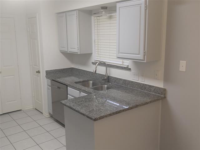 Building Photo - 2116 Turf Club Dr