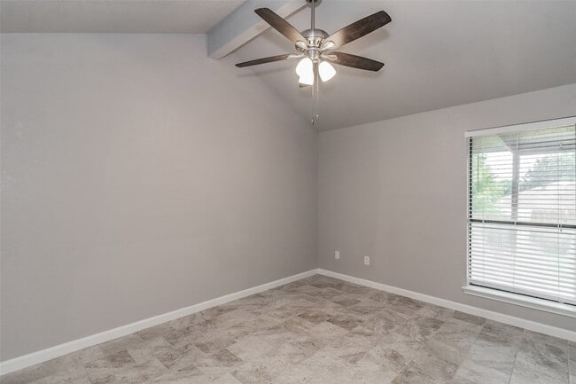 Building Photo - 2312 Shady Turf Dr