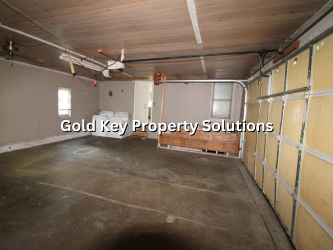 Building Photo - 2 BR 2 BA House with 2-Car Garage and Cent...