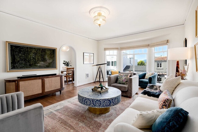 Primary Photo - 3689 Fillmore St