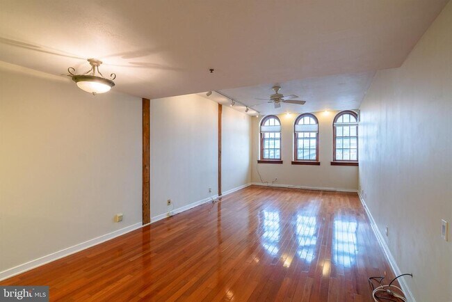 Building Photo - 301 Race St