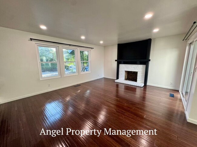 Building Photo - 5804 Shadow Ridge Dr