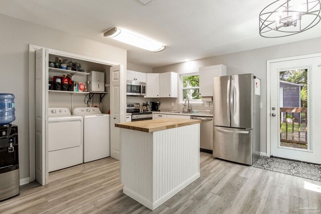 Building Photo - 520 Selina St