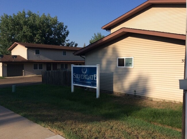 Building Photo - Newly Updated !!! 2 bedroom, 1.5 bath Town home w/ attached garage