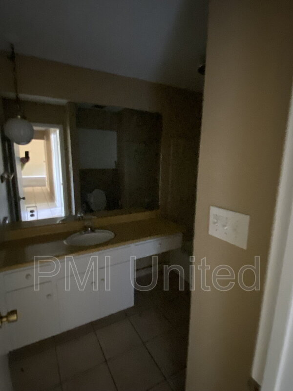 Building Photo - 3402 Hastings Dr