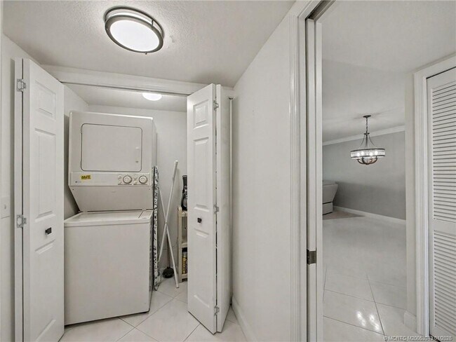 Building Photo - 166 SE St Lucie Blvd