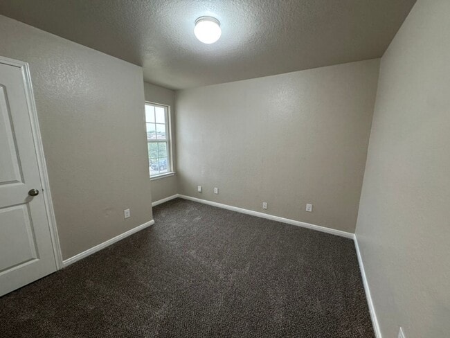 Building Photo - 3-Bedroom Home in Southeast San Antonio with Spacious Backyard & Open Layout