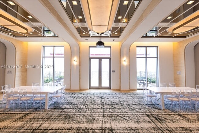 Building Photo - 17901 Collins Ave