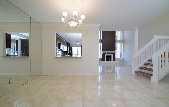 Building Photo - 6595 Parkview Dr