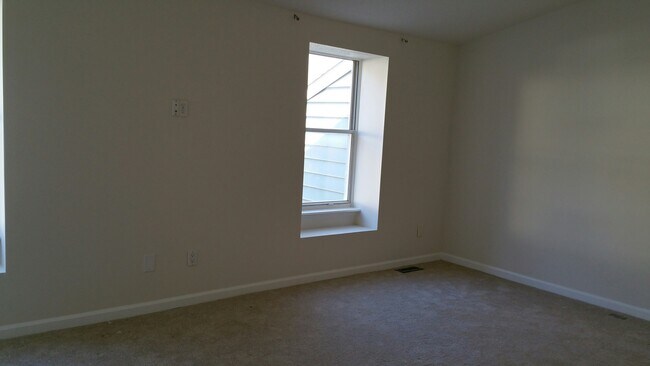 Building Photo - HALLIWELL4309