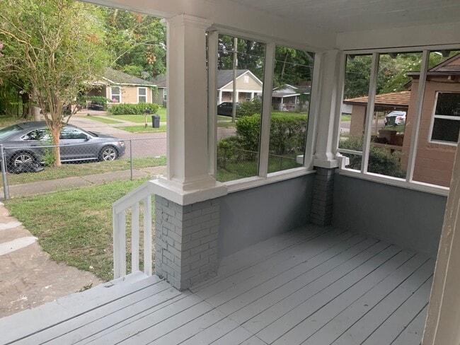 Building Photo - Remodeled Bungalow Ready to Rent $1425