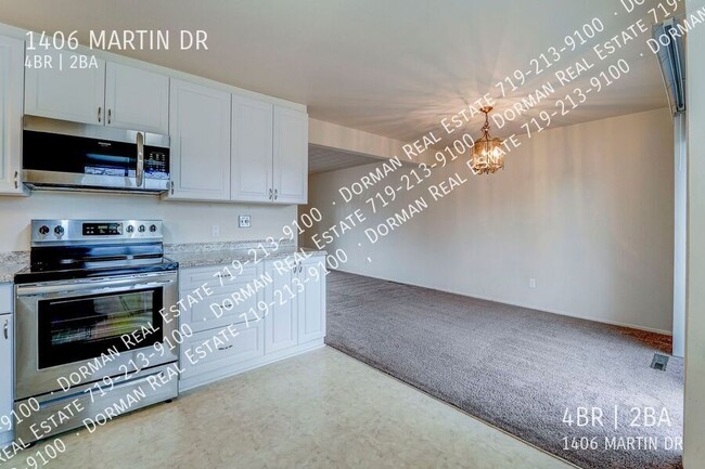 Building Photo - 1406 Martin Dr