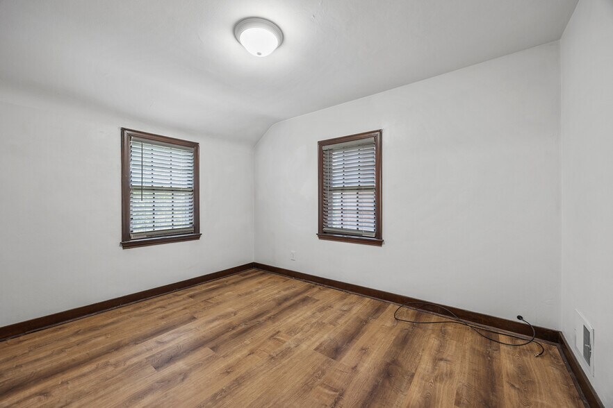 Building Photo - 28 Hillman St