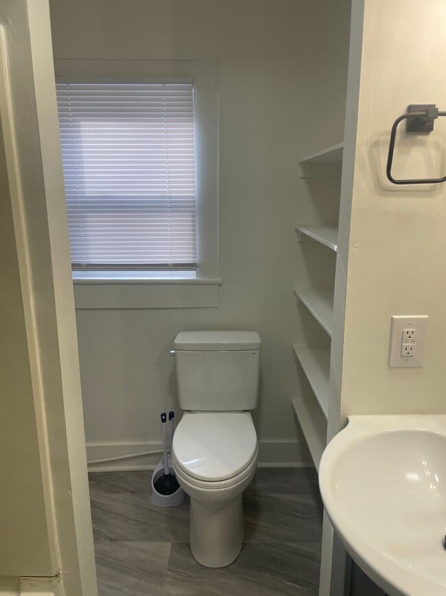 Building Photo - 3 Br 1 Bath House