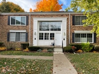 Building Photo - 625 E Fox Hills Dr