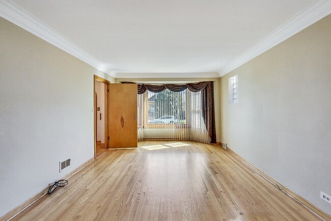 Building Photo - 5644 N Meade Ave