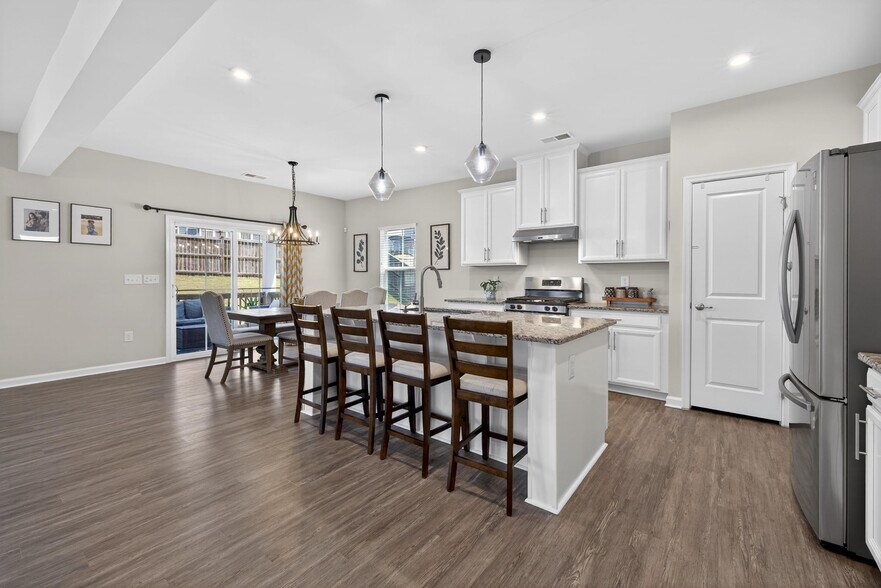 Building Photo - 201 Devon Fields Dr