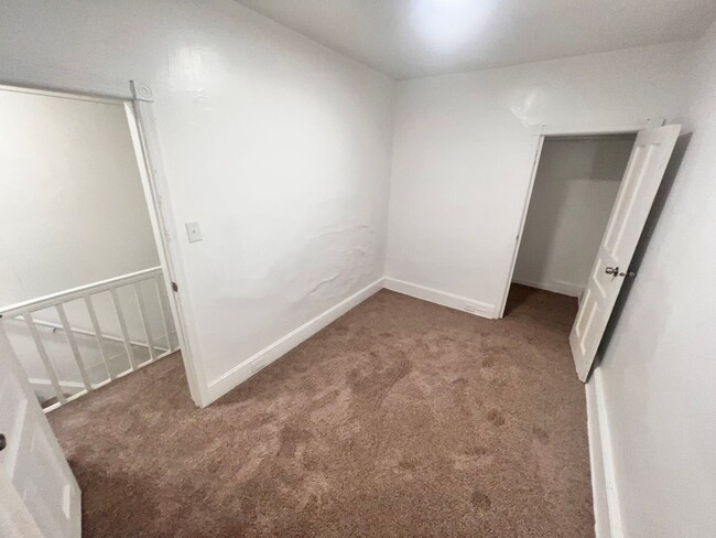 Building Photo - Newly Refurbished 3 Bedroom Townhome with ...